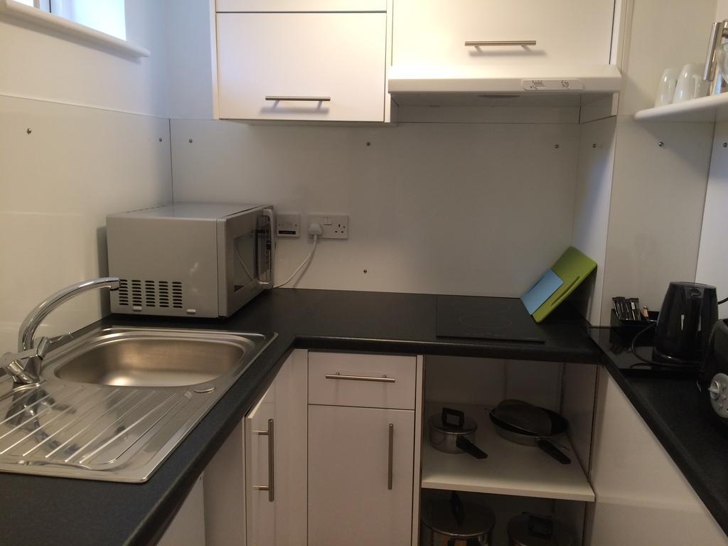 Byways Serviced Apartments Salisbury Room photo