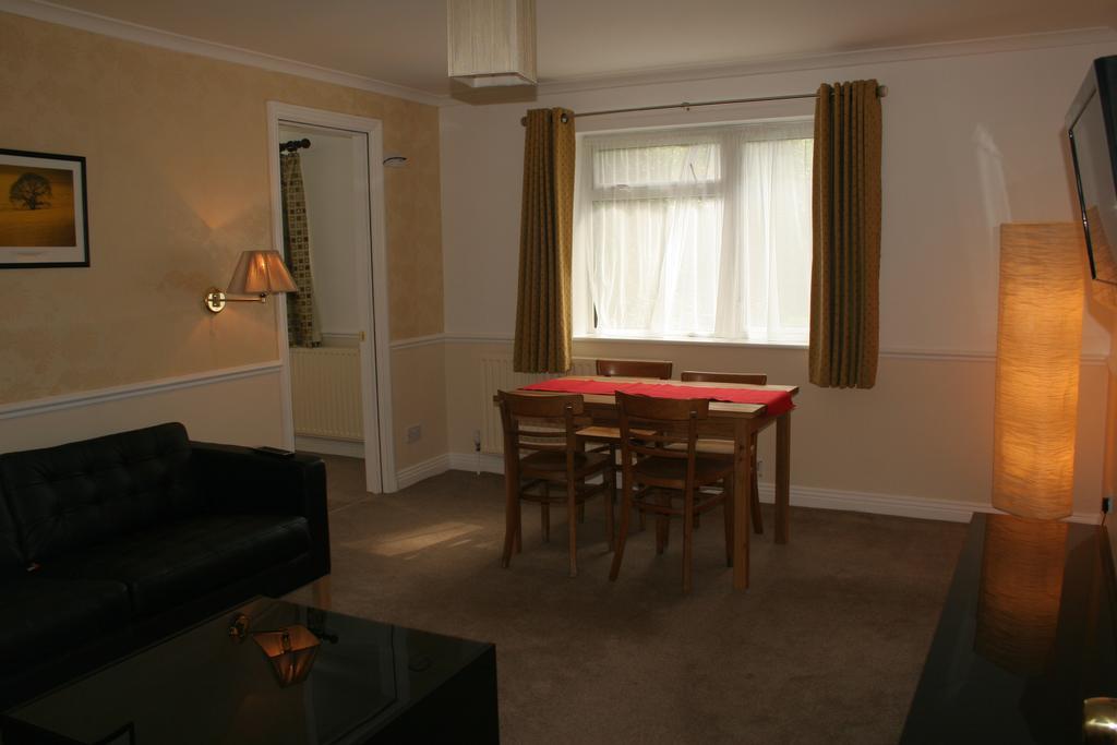 Byways Serviced Apartments Salisbury Room photo